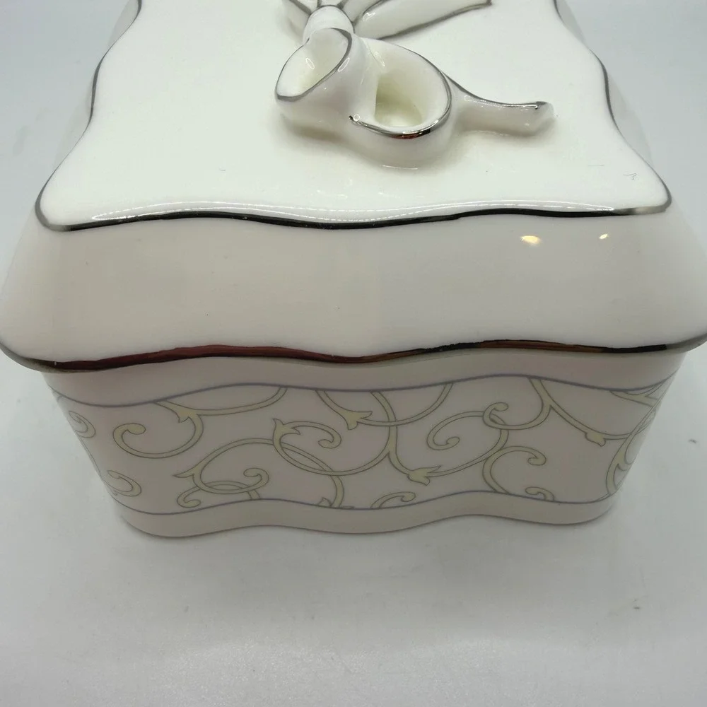 Wedgwood Celestial Platinum Bone China Trinket Ring Bearer Wedding Ring Holder‎